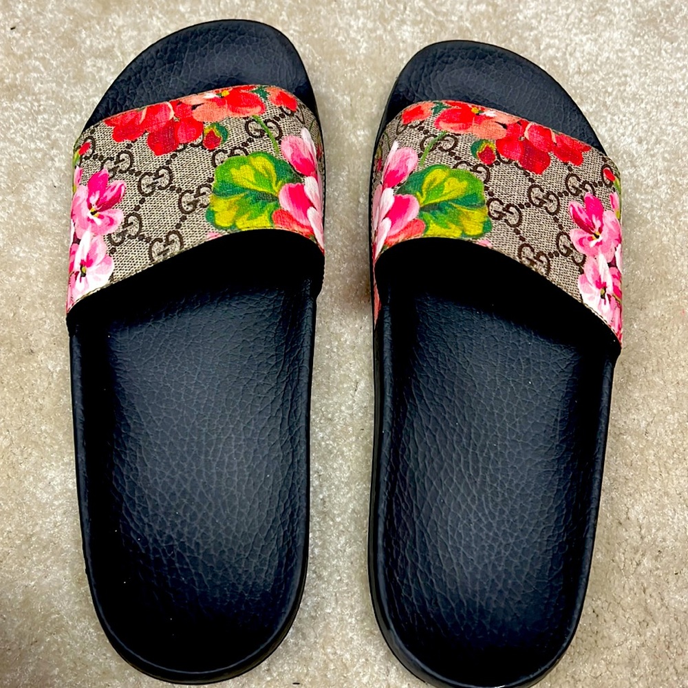 GUCCI SLIDES